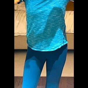 Lululemon legging and tee shirt